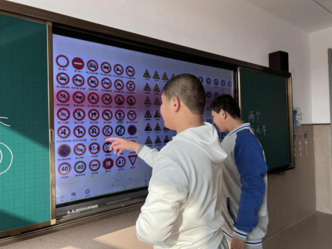 認(rèn)識(shí)交通標(biāo)志.png