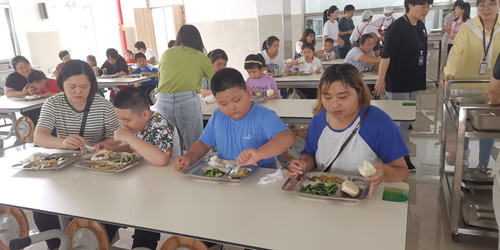 吃飯.jpg