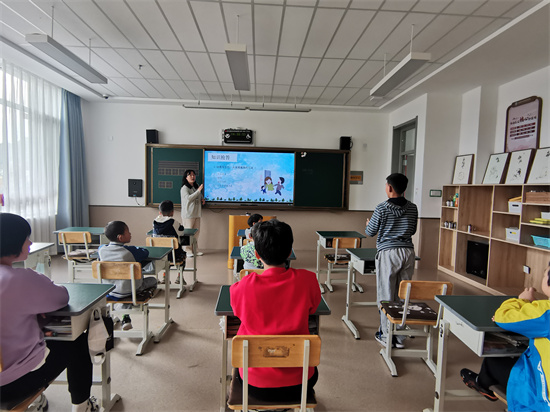 學(xué)生回答防震常識(shí)小測(cè)試.jpg