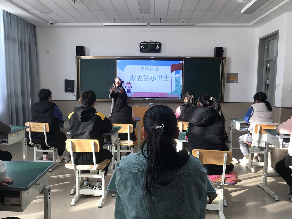 爭(zhēng)做憲法小衛(wèi)士.jpg