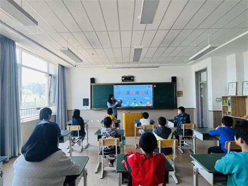 3觀察地球儀，認(rèn)識(shí)地球.JPG