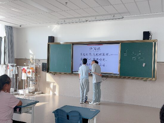 學習升國旗相關(guān)禮儀.png